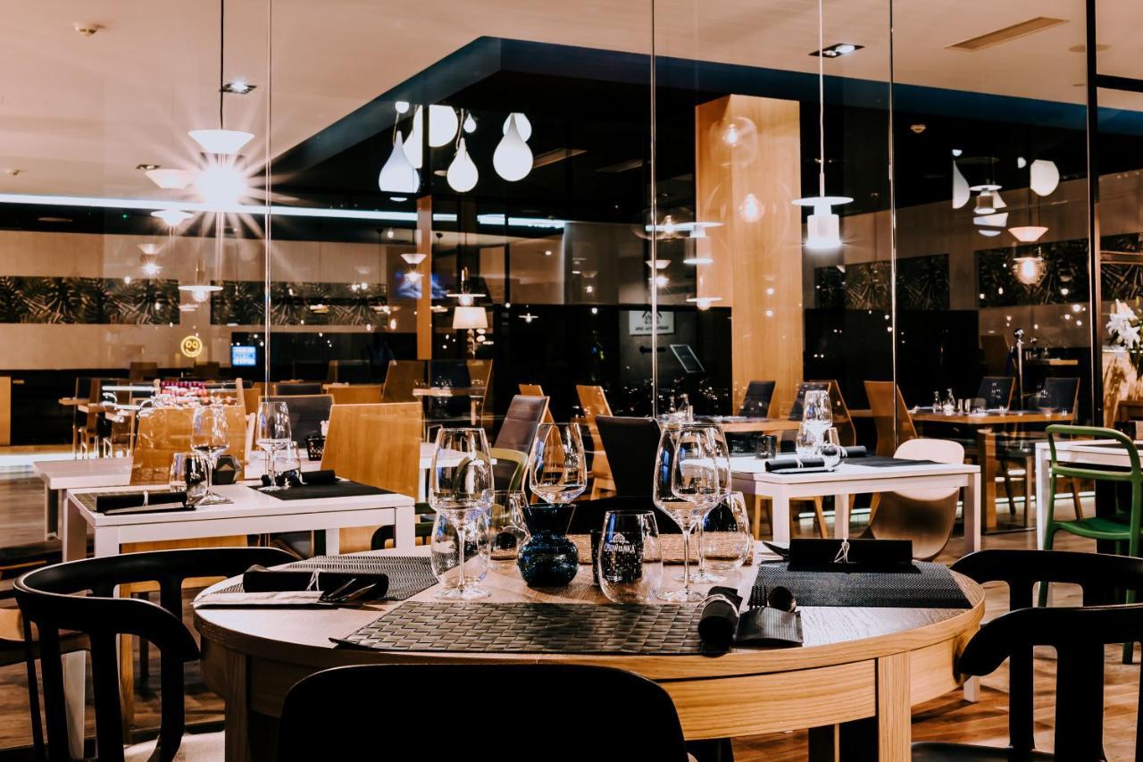 Hotel Marina Club 奥尔什丁 外观 照片 Restaurant in the airport