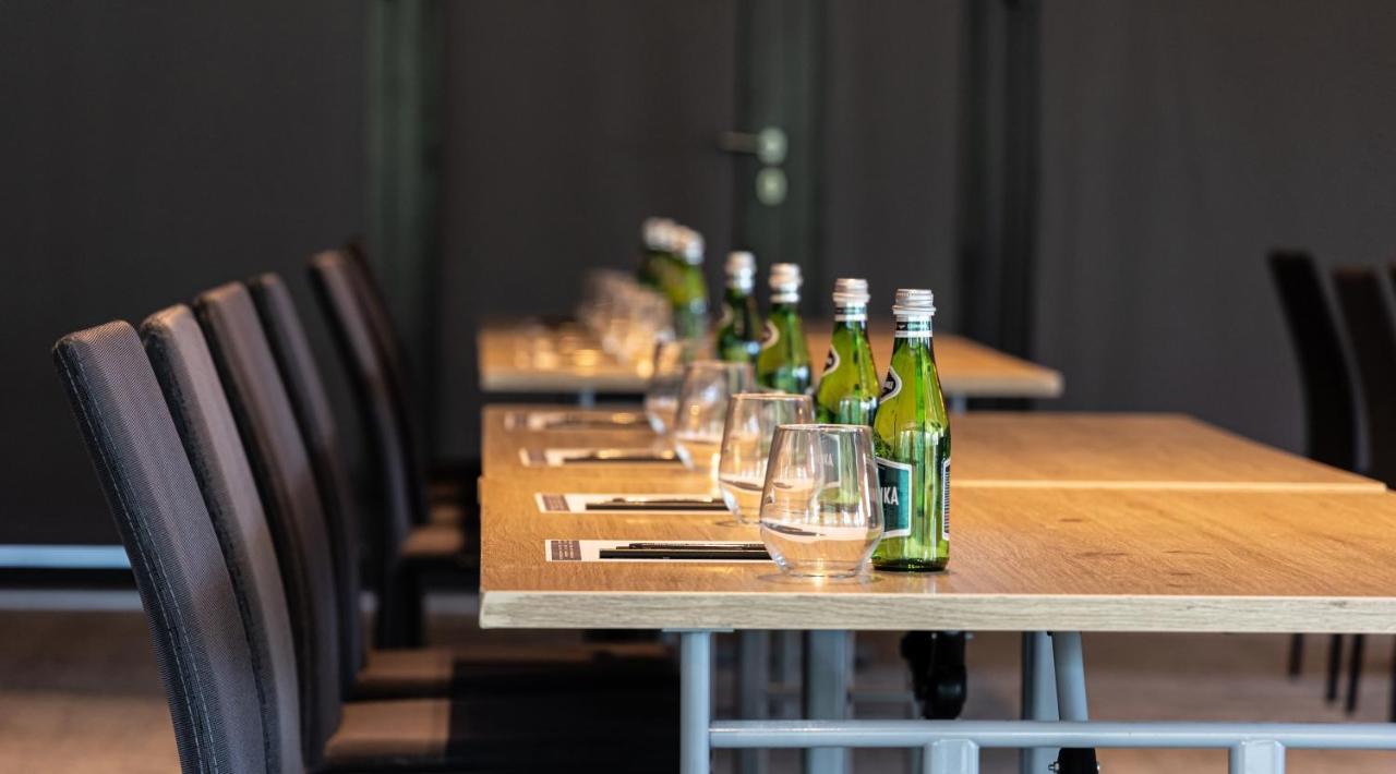 Hotel Marina Club 奥尔什丁 外观 照片 Bottles of Perrier