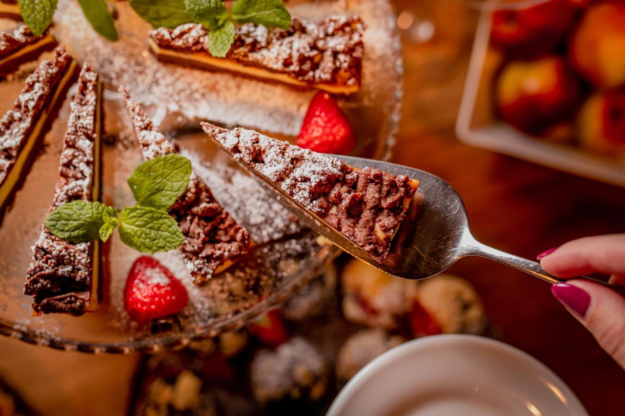 Hotel Marina Club 奥尔什丁 外观 照片 A cake server